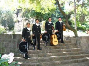 Mariachi chile mexico Avisos gratis en Chile en Huechuraba |  Mariachis increibles precios 02-7279788, Grandes serenatas con mariachi chile mexico