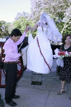 PAOLA Avisos gratis en Chile en La Florida |  VENDO VESTIDO DE NOVIA MODELO SIMONA ITALIANO, LO PUEDES USAR EN BLANCO O EN BLANCO /ROJO