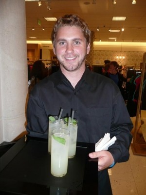 carolina Avisos gratis en Chile en Macul |  Garzones a domicilio 09-1570121 la solucion para tu fiesta llamanos, Tenemos un servicio integral de GARZONES en SANTIAGO