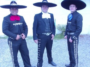 Camilo pezoa Avisos gratis en Chile en Santiago |  Mariachis charros serenatas en santiago fono 97465851, Serenatas a domicilio en todo santiago