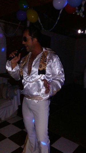 rzproducciones Avisos gratis en Chile en Santiago |  Dj, animadores, doble de elvis, karaoke, bandas en vivo, Animador, dj, doble de elvis, bailarines,karaoke,amplificacion, luces