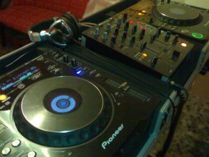DJ-ARY Avisos gratis en Chile en Rancagua |  MUSICA ENVASADA-DJ,ILUMINACION-ANIMACION DE FIESTAS,MATRIMONIOS - BAILES, EVENTOS EN RANCAGUA Y SEXTA REGION